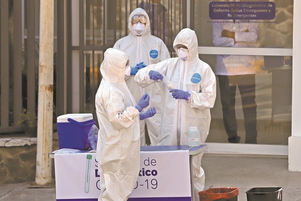 La Universidad de Guadalajara y el InDRE estudiarán los efectos que puede generar la cepa E484K, pues podría ser más contagiosa. Foto: ARCHIVO EL UNIVERSAL