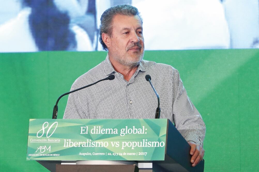 Marcos Martínez, presidente de la ABM, expuso su confianza en mantener por arriba de 2% el pronóstico de crecimiento económico en 2017, pese a los sismos. (ARCHIVO EL UNIVERSAL)
