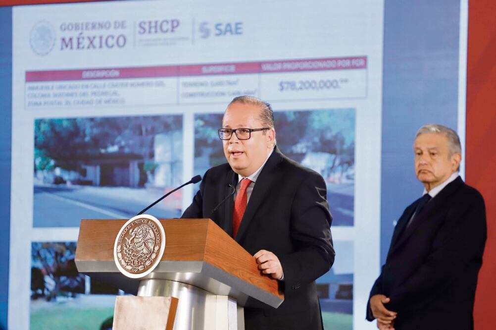 El director general del SAE de Hacienda, Ricardo Rodríguez Vargas, y el presidente Andrés Manuel López Obrador, durante la conferencia matutina. Foto: BERENICE FREGOSO. EL UNIVERSAL