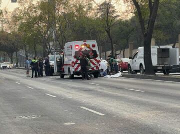 Motociclista muere tras chocar contra tráiler en alcaldía Miguel Hidalgo; conductor del vehículo pesado huyó
