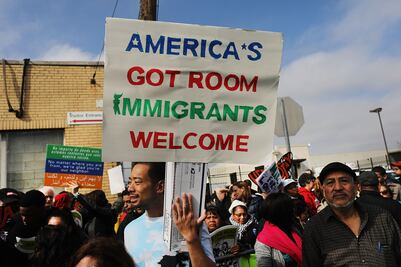 Mayoría de estadounidenses rechazan gestión de Trump y su muro: sondeo