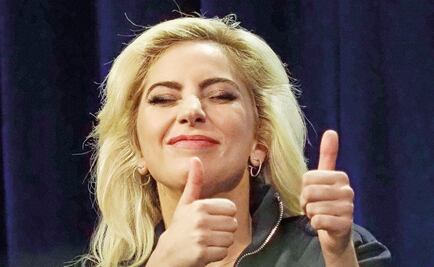 Lady Gaga comparte romántica foto