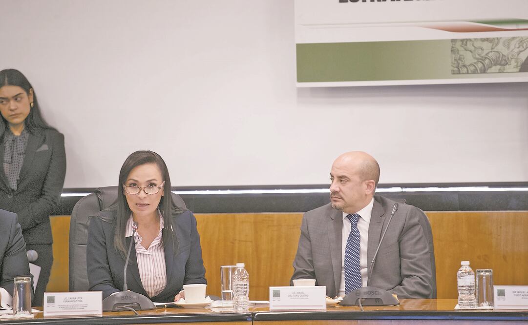 En la audiencia pública sobre la Guardia Nacional, Laura Fernández Piña (izq. ) , titular de la Conamm, concovó a no militarizar la seguridad pública del país. (GERMÁN ESPINOSA. EL UNIVERSAL)