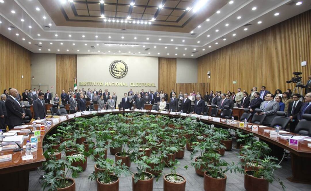 Inicia discusión sobre retiro de registro al PVEM