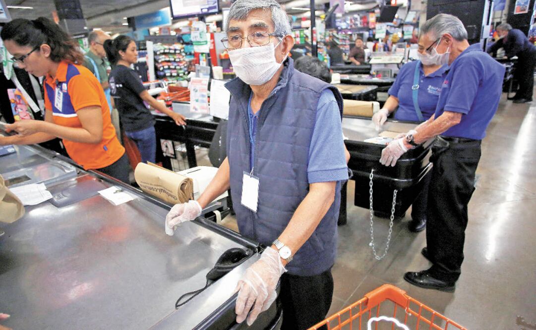 Some grocery stores have sent elderly workers home amid the sanitary emergency - Photo: Gustavo Graf/REUTERS