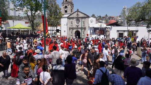 Más de 4 mil 500 fieles asistireron al  viacrucis de Santa Fe. (Foto: especial)