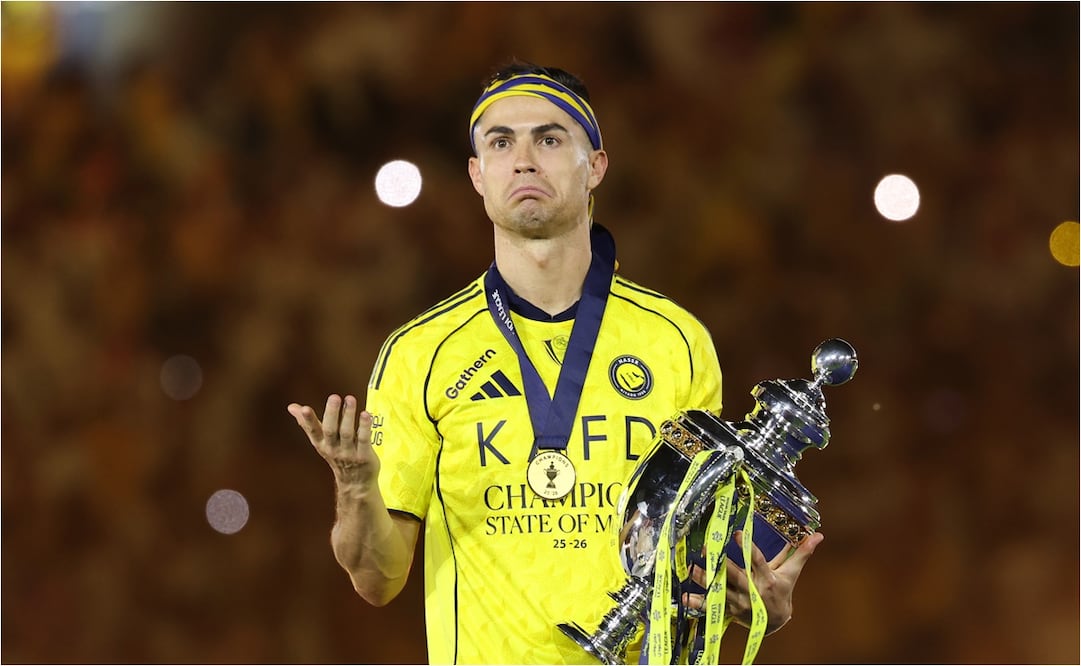 FOTO: CR7 levanta su primer trofeo en Arabia Saudita con el Al-Nassr