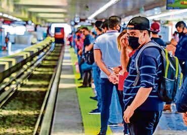 Van 64 denuncias ante FGJ por bajar a vías del Metro