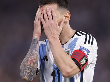 Lionel Messi podría perderse los próximos partidos de Argentina, tras sufrir una lesión
