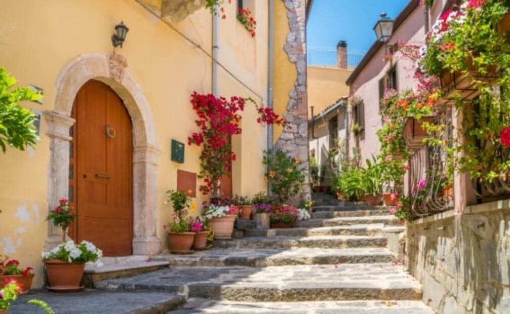 Isla de Italia propone pagar 50% de tus vuelos para que la conozcas