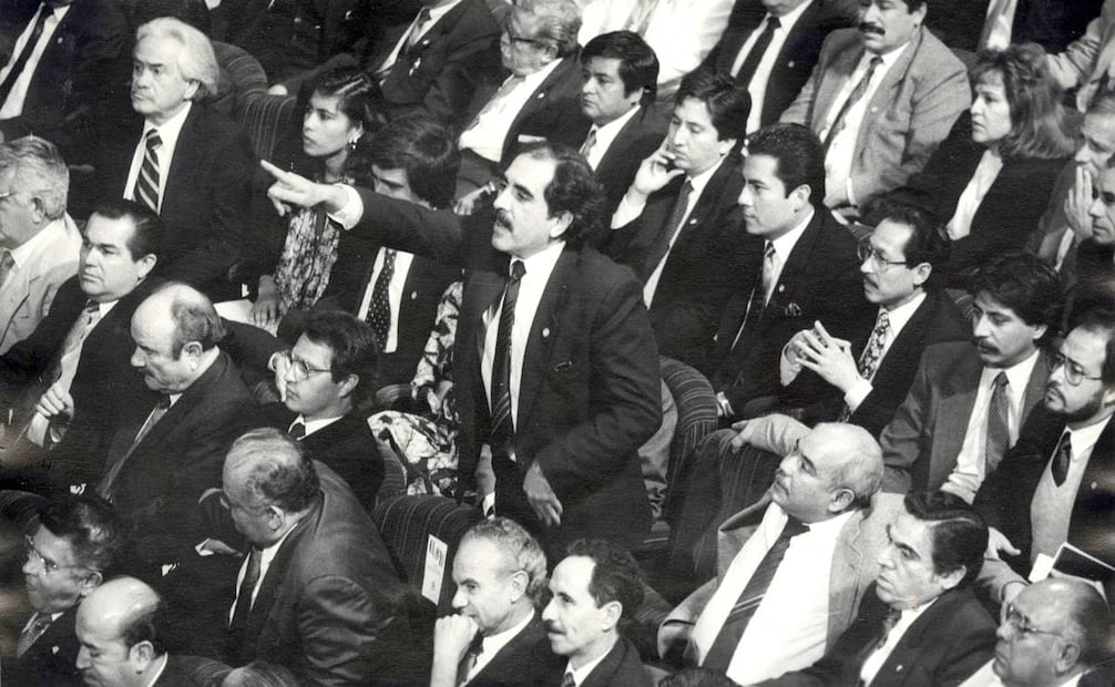 Pablo Gómez, del PRD, interpeló al primer mandatario en una sesión de noviembre de 1990. Foto: Archivo / EL UNVERSAL