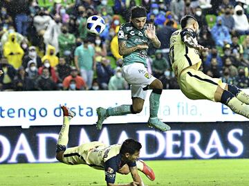 América sobrevive al León y conserva el liderato de la Liga MX