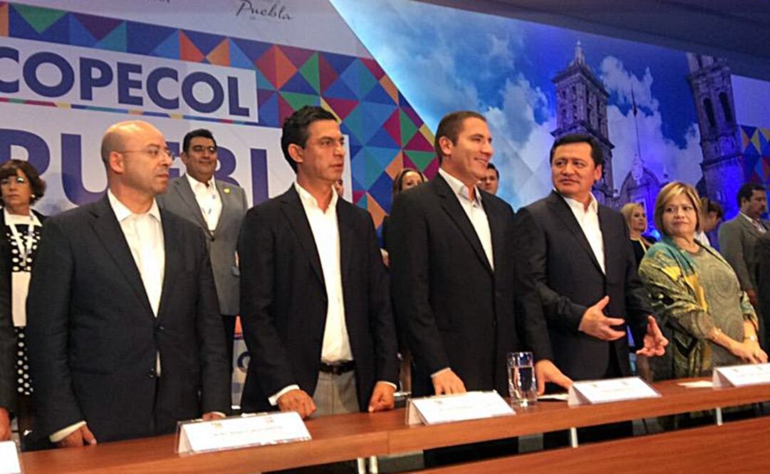 El itular de Gobernación y el gobernador de Puebla Rafael Moreno Valle inauguraron la Séptima Asamblea Plenaria de la Conferencia Permanente de Congresos Locales./Tomada de Twitter