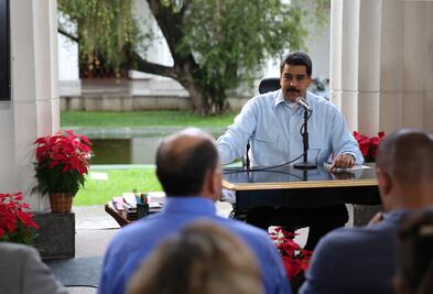 Maduro pide a opositores desistir en adelantar elecciones