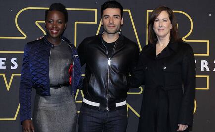 Elenco asiste a la alfombra negra de Star Wars