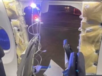 VIDEO. Silbido, una camisa succionada y máscaras de oxígeno: así fue el accidente del Boeing de Alaska Airlines