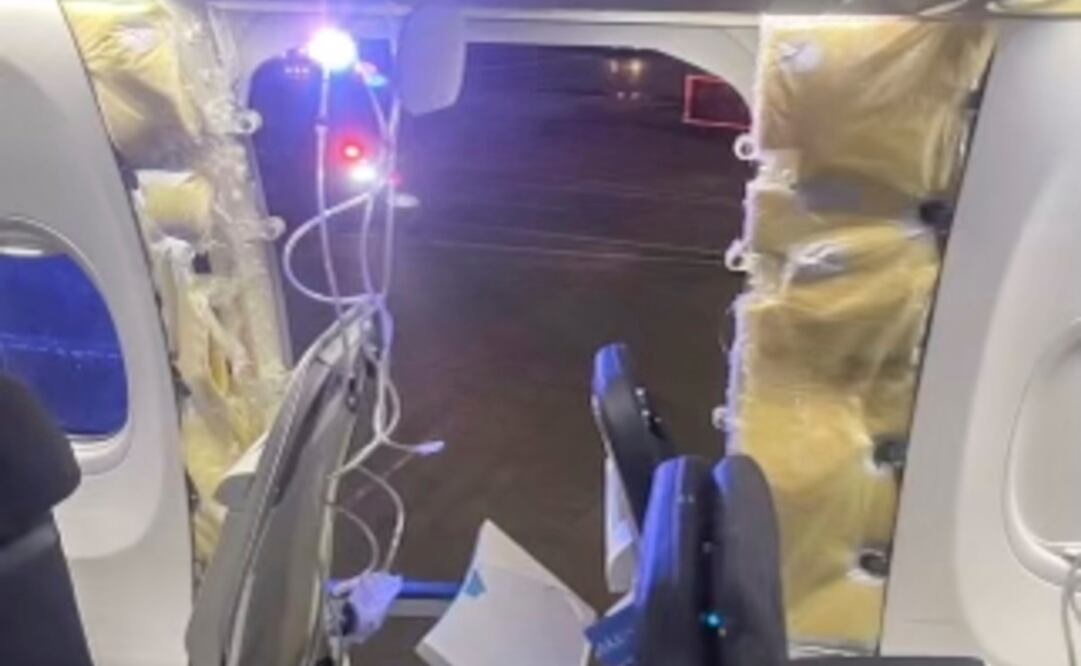 Esta foto proporcionada por una fuente anónima muestra la parte dañada de un Boeing 737 Max 9 de Alaska Airlines, que se vio obligado a regresar al Aeropuerto Internacional de Portland el viernes 5 de enero. Foto: AP