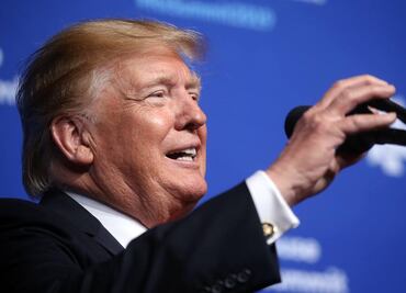 Trump promete medidas contra farmacéuticas por crisis de opiáceos