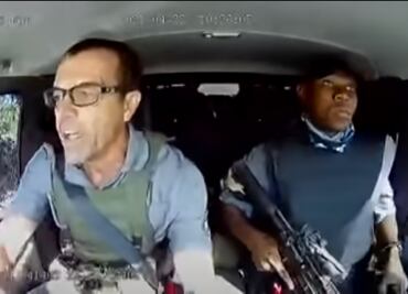 En video: Conductor frustra asalto a camioneta de valores con grandes habilidades al volante