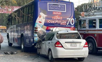 Auto choca contra camión de pasajeros en Cuautitlán, hay tres muertos