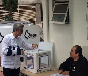 Acude Mancera a votar sobre Presupuesto Participativo