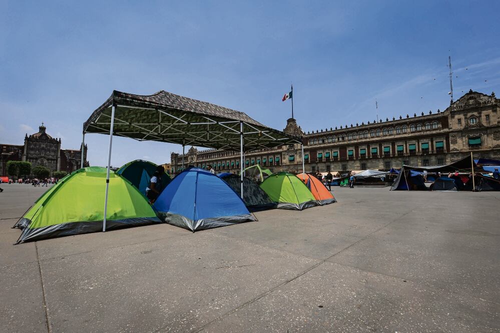 Plantón de la CNTE en el Zócalo. Foto: Especial