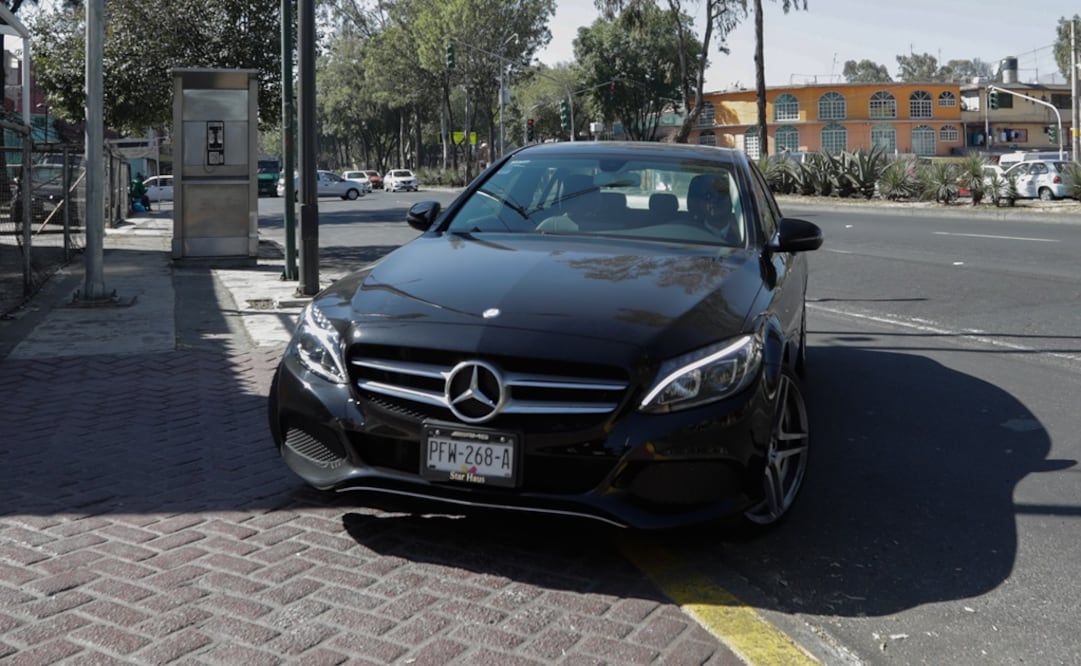 Los Mercedes Benz son otros de los autos lujosos en los que llegan algunos funcionarios del tribunal. Foto: Archivo EL UNIVERSAL