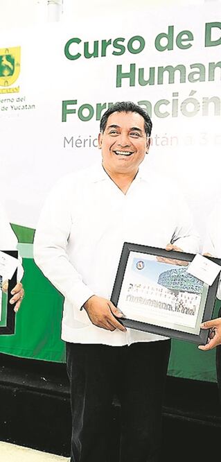En la foto: Víctor Caballero Durán, secretario de Educación de Yucatán