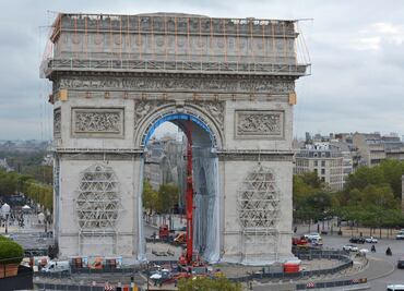 VIDEO: Piden sancionar a un hombre que prendió un cigarrillo en la llama de memorial en París; "es un insulto a nuestra historia"