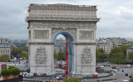 VIDEO: Piden sancionar a un hombre que prendió un cigarrillo en la llama de memorial en París; "es un insulto a nuestra historia"