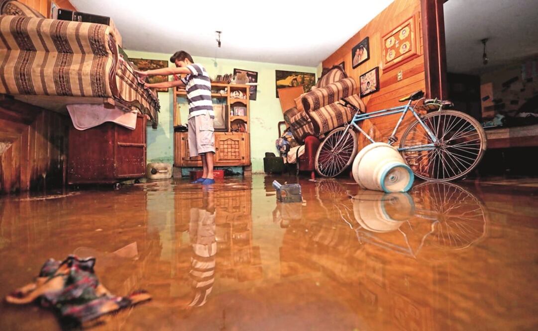 La delegación Xochimilco continúa con la entrega de cobijas, colchonetas y láminas (Foto: Archivo/El Universal)