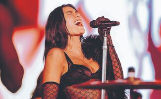 Presidente de Colombia respalda a Dua Lipa