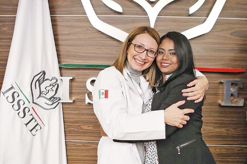 Tratamiento exitoso. Berenice (der.) tuvo cáncer de ovario a los 14 años y siete años después incluso pudo ser madre (ESPECIAL)