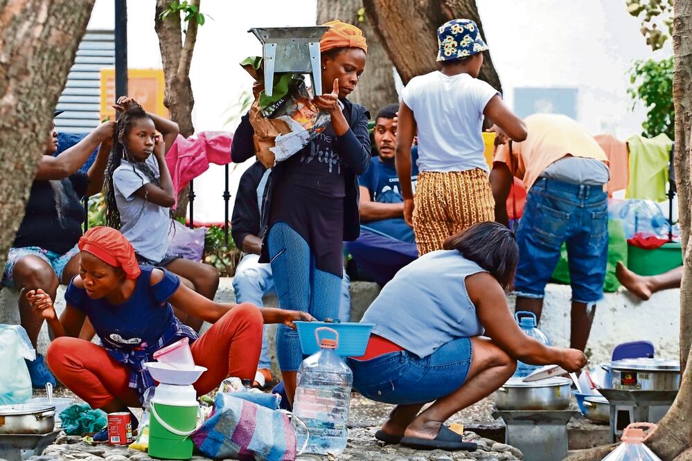 En la plaza Giordano Bruno los migrantes viven discriminación. Foto: Berenice Fregoso | El universal