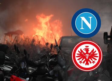 Aficionados del Eintracht Frankfurt se enfrentan con la policía de Napoli previo al juego de Champions League