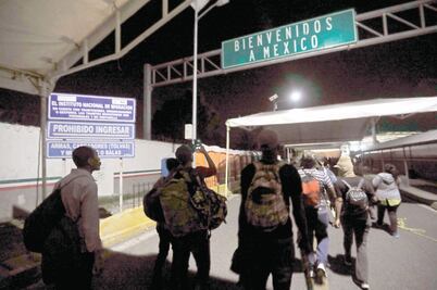 Migrantes desairan tarjeta humanitaria y avanzan a EU