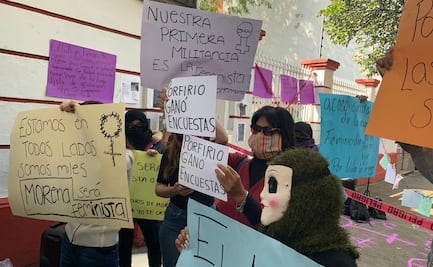 Feministas toman sede de Morena ante llegada de Porfirio Muñoz Ledo