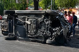Brutal volcadura en Zaragoza deja conductor prensado y caos vial en Iztapalapa