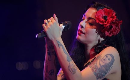 Mon Laferte alista firma de autógrafos en Plaza Universidad 