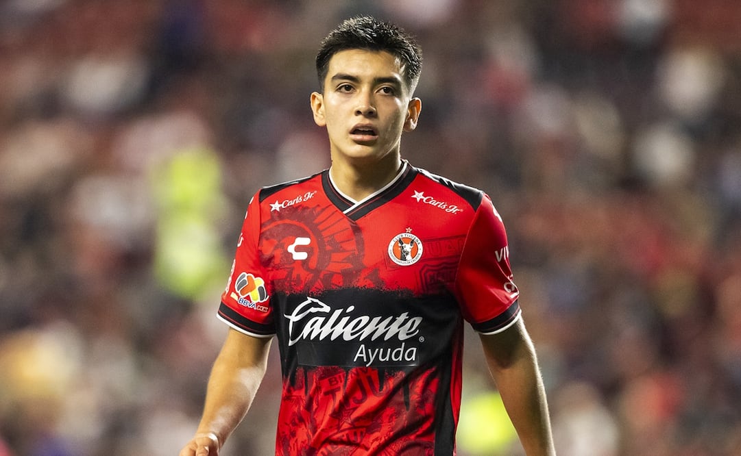 ¿Por qué Gilberto Mora usa una playera diferente a la de sus compañeros? / Foto: Imago7