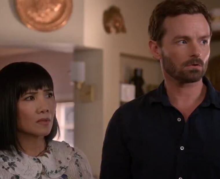 Francis y su pareja Piama Tananahaakna. Foto: Vía Hulu.