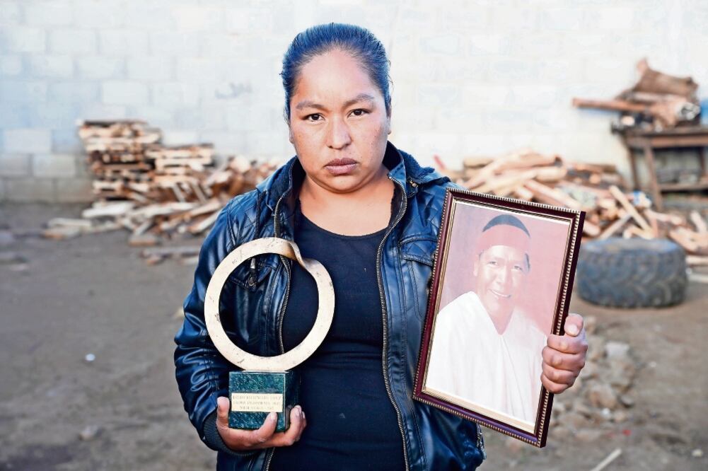 Investigación. En una entrevista con EL UNIVERSAL realizada en febrero, Aurelia, esposa de Isidro, narró que su compañero debía utilizar escoltas debido a su activismo (LUIS CORTÉS. EL UNIVERSAL)