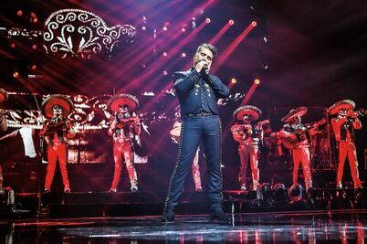 'El Potrillo' celebra la vida y la muerte