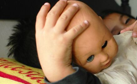 Dan prisión preventiva a madre y padrastro por lesiones a niño de 5 años