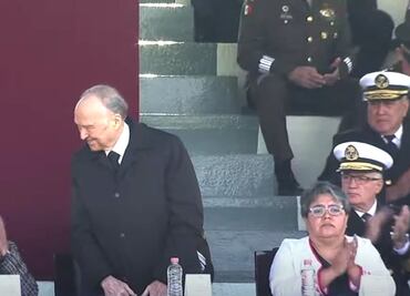 Fiscal Gertz Manero acompaña a AMLO en celebración por Día de la Bandera; se ausenta ministra Piña