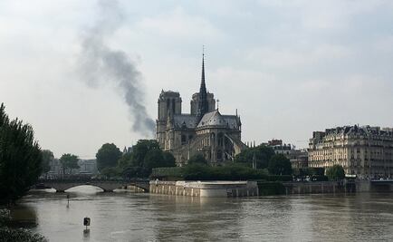 Bomberos extinguen incendio en Museo del Louvre