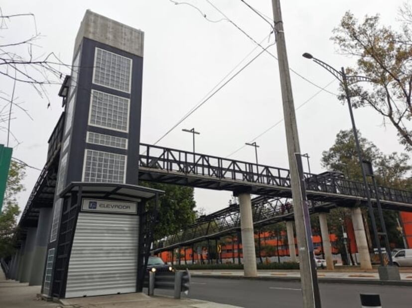 Los puentes peatonales expresaban “modernidad” en los 50 y 60