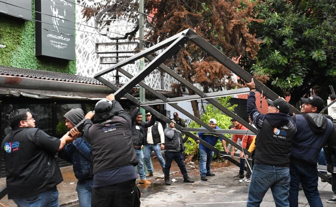 Avanza 70% la recuperación de espacio público en Nápoles; retiran estructuras de 42 comercios. Foto: Especial
