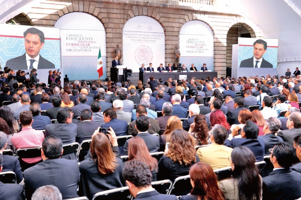 Durante el evento se anunció que la sociedad podrá opinar en torno al modelo en la página de internet www.gob.mx/modeloeducativo2016 (ESPECIAL)