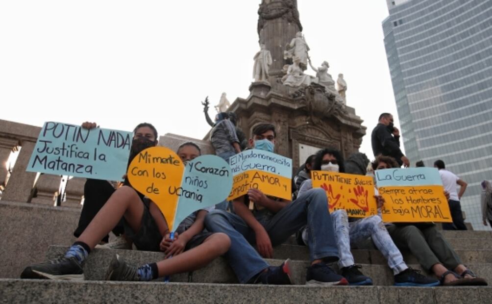 "Putin, quiero volver a ver a mi familia", piden ucranianos en protesta en el Ángel
